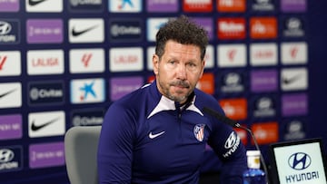 El entrenador argentino del Atl¨¦tico de Madrid, Diego Simeone, ofrece una rueda de prensa tras el entrenamiento en la Ciudad Deportiva Wanda en Majadahonda (Madrid)