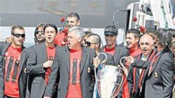 <b>EL MEJOR EQUIPO DE EUROPA. </b>El Milán de Carlo Anceloti es el actual campeón de la Champions y acude a Sevilla con sus mejores jugadores, entre ellos, el genio brasileño Kaká. El espectáculo está asegurado esta noche en el estadio Manuel Ruiz de Lopera. ¡Vaya partidazo!