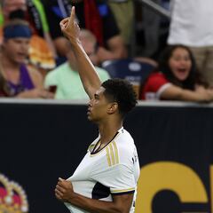 Bellingham, con bastón de mando