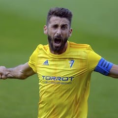 El Cádiz sale de Soria líder y hunde más al Numancia