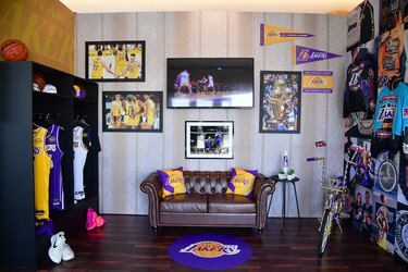Fachada de la sala de Los Ángeles Lakers durante la jornada de prensa en el Centro de Entrenamiento de Salud de UCLA.