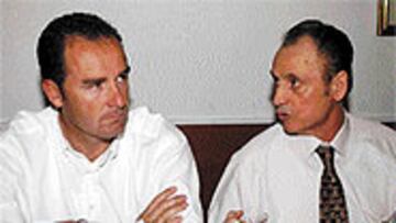 <b>'PETISÚ'.</b> Lopera se reunió con Víctor y con la plantilla el jueves y les prometió una prima.