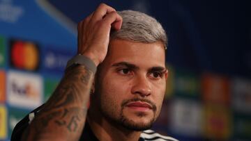 Bruno Guimaraes: “Me enamoré del fútbol por Ronaldinho”