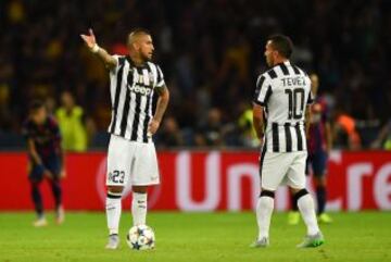 El enojo de Arturo Vidal tras el tanto de Suárez que puso en ventaja al Barcelona.