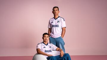 Millonarios y Adidas lanzaron la tercera equipación de los Embajadores para esta temporada. Es de color rosado y tiene un valor de $299.950.