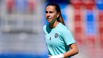 Majarín, durante un calentamiento con el Badalona Women.