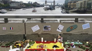 Vista del homenaje a la v&iacute;ctima espa&ntilde;ola de los atentados terroristas, Ignacio Echeverr&iacute;a, en el Puente de Londres, en Londres, Reino Unido. Muri&oacute; en el atentado del pasado 3 de junio perpetrado por 3 terroristas en la capital 