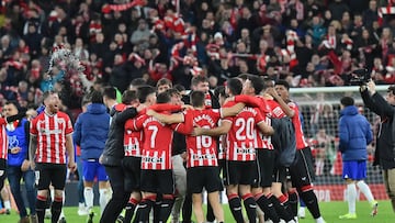 Los jugdores del Athletic Club celebran la victoria y el pase a la final de la Copa del Rey.