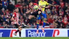 BILBAO, SPAIN - FEBRUARY 03: Dani Vivian of Athletic Club hurt for the ball with Roger Marti of Cadiz CF during the LaLiga Santander match between Athletic Club and Cadiz CF at San Mames Stadium on February 03, 2023 in Bilbao, Spain. (Photo by Ion Alcoba/Quality Sport Images/Getty Images)