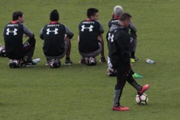 Miles de hinchas albos se hicieron presente en el Estadio Monumental.