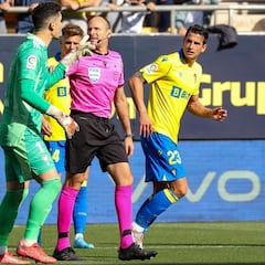 El Cádiz se hunde en la zona de descenso