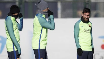 FC Barcelona&#039;s Leo Messi, Luis Su&aacute;rez and Neymar Jr feel the cold in training ahead of the Las Palmas clash at Camp Nou.