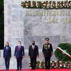 Aniversario de la Gesta Heroica de los Niños Héroes; AMLO rinde homenaje