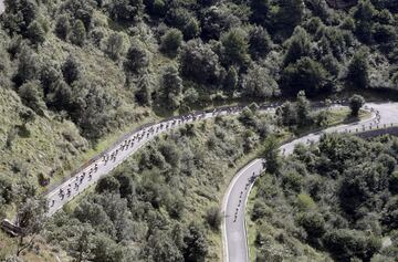  19   ETAPA 13  BILBAO  -  LOS MACHUCOS       PAISAJE PELOTON