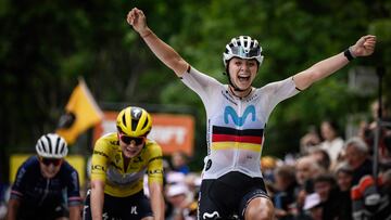 Movistar's Belgian Liane Lippert (R) crosses the finish line as she wins the second stage (out of 8) of the second edition of the Women's Tour de France cycling race 151 km between Clermont-Ferrand and Mauriac, in the Auvergne-Rhone-Alpes region, south-eastern France, on July 24, 2023. (Photo by Jeff PACHOUD / AFP)