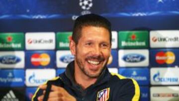 Simeone sonríe en la rueda de prensa.