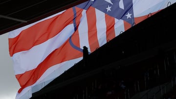 MADRID, 03/03/2024.- Una bandera del Atlético de Madrid es vista antes del partido de la jornada 27 de LaLiga EA Sports entre el Atlético de Madrid y el Betis, este domingo en el estadio Cívitas Metropolitano en Madrid.- EFE/ Mariscal