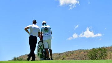 SUN CITY, SOUTH AFRICA - NOVEMBER 13: Henrik Stenson of Sweden waits with caddie Gareth Lord during day four of the Nedbank Golf Challenge at Gary Player CC on November 13, 2016 in Sun City, South Africa. (Photo by Stuart Franklin/Getty Images)