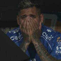Volvió al fútbol chileno como fichaje estrella, no ha rendido y ahora dejó la cancha llorando: duro momento