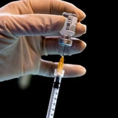 España empieza a vacunar con Pfizer a personas que recibieron la primera dosis de AstraZeneca