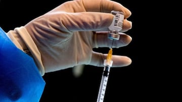 Espa?a empieza a vacunar con Pfizer a personas que recibieron la primera dosis de AstraZeneca