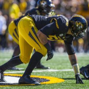 Shane Ray se prepara para atacar al Qb jugando para los Missouri Tigers.