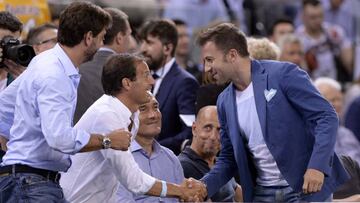 Allegri, saludando a Del Piero en un evento.