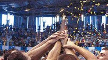 <b>A REPETIR.</B> El Playas empieza hoy a defender en Budapest el título continental de la pasada campaña.