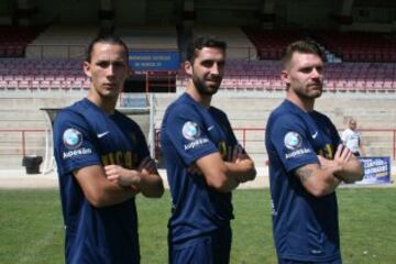 El lateral derecho Iván Pérez, el centrocampista Son y el delantero Iván Aguilar, presentados oficialmente como nuevos jugadores del Ucam Murcia 