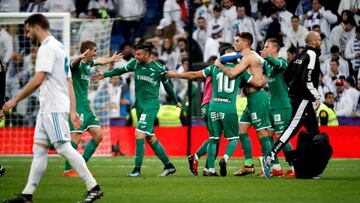 GRAF6750. Madrid, 24/01/2018.- Los jugadores del Legan&eacute;s celebran su pase a las semifinales de la Copa del Rey tras derrotar al Real Madrid en el encuentro que han disputado esta noche en el estadio Santiago Bernab&eacute;u, en Madrid. EFE /Juanjo 