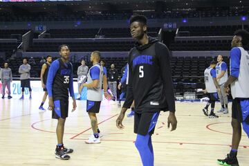 Mo Bamba es otra de las atracciones de Orlando Magic; el novato, sexta selección global, ha tenido la confianza del coach Steve Clifford.