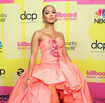 Así fue la alfombra roja de los Billboard Music Awards 2021: The Weeknd, Jonas Brothers y más