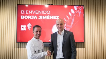 08-10-25. BORJA JIMÉNEZ, JUNTO AL PRESIDENTE EJECUTIVO DEL SPORTING, DAVID GUERRA, TRAS LA FIRMA DEL ACUERDO PARA ENTRENAR AL EQUIPO ROJIBLANCO.