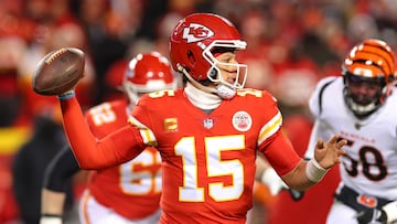 KANSAS CITY, MISSOURI - JANUARY 29: Patrick Mahomes #15 of the Kansas City Chiefs throws a pass against the Cincinnati Bengals during the second quarter in the AFC Championship Game at GEHA Field at Arrowhead Stadium on January 29, 2023 in Kansas City, Missouri.   Kevin C. Cox/Getty Images/AFP (Photo by Kevin C. Cox / GETTY IMAGES NORTH AMERICA / Getty Images via AFP)