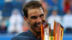 Nadal, con el trofeo. 