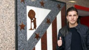 Dani Aquino posando en el Vicente Calder&oacute;n.