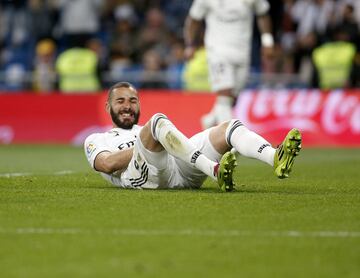 Benzema en el suelo después del gol de isco