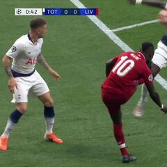 "Skomina acierta al señalar el penalti, es mano de Sissoko"