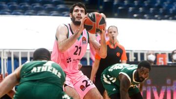 Athens (Greece), 02/03/2021.- Alex Abrines (C) of Barcelona in action during the Euroleague basketball match between Panathinaikos OPAP Athens and FC Barcelona at the OAKA Stadium in Athens, Greece, 02 March 2021. (Baloncesto, Euroliga, Grecia, Atenas) EFE/EPA/GEORGIA PANAGOPOULOU