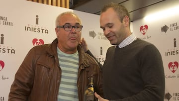 Andr&eacute;s Iniesta y su padre, Jose Antonio Iniesta.
 