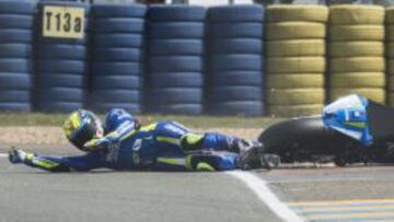 Aleix Espargaró se lesionó en una caída en los entrenamientos del GP de Francia.