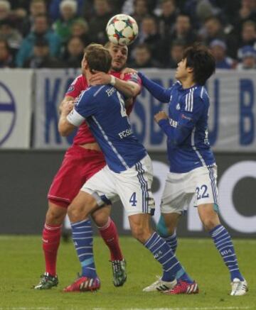 Benzema, Howedes y Uchida.