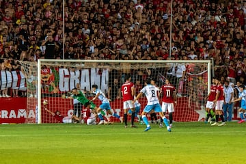 2-2. Minuto 124 de la prórroga. Centro de Víctor desde la línea de fondo, la defensa del Nástic no consigue despejar y Antoñito, empuja el balón al fondo de la portería de Alberto Varo.