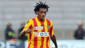 Juan Guillermo Cuadrado durante un partido en su etapa en Lecce.