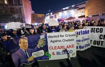 Protestas de los aficionados del Chelsea.