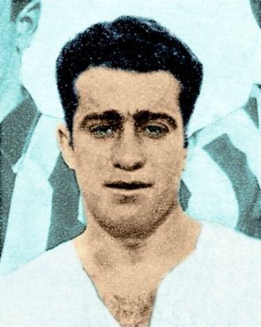 Intercaló ambos equipos. Entre la temporada 1928-1930 jugó en el Atlético para pasar al Real Madrid en la 1932-1933 y volver al equipo rojiblanco entre 1934-1935.