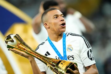 Mbappé, con la Intercontinental.