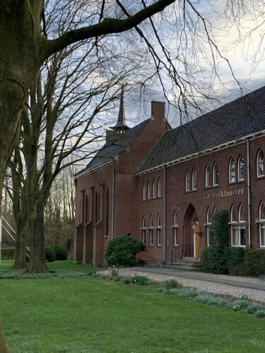 La nataci¨®n holandesa intenta sin ¨¦xito recluirse en un monasterio