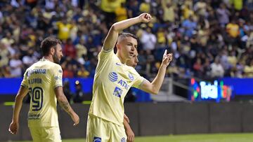 Álvaro Fidalgo festeja su gol en contra del Puebla.