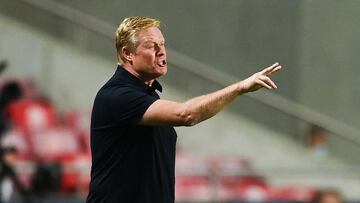 LISBON, PORTUGAL - SEPTEMBER 29: Head coach Ronald Koeman of FC Barcelona reacts during the UEFA Champions League group E match between SL Benfica and FC Barcelona at Estadio da Luz on September 29, 2021 in Lisbon, Portugal. (Photo by David Ramos/Getty Im
